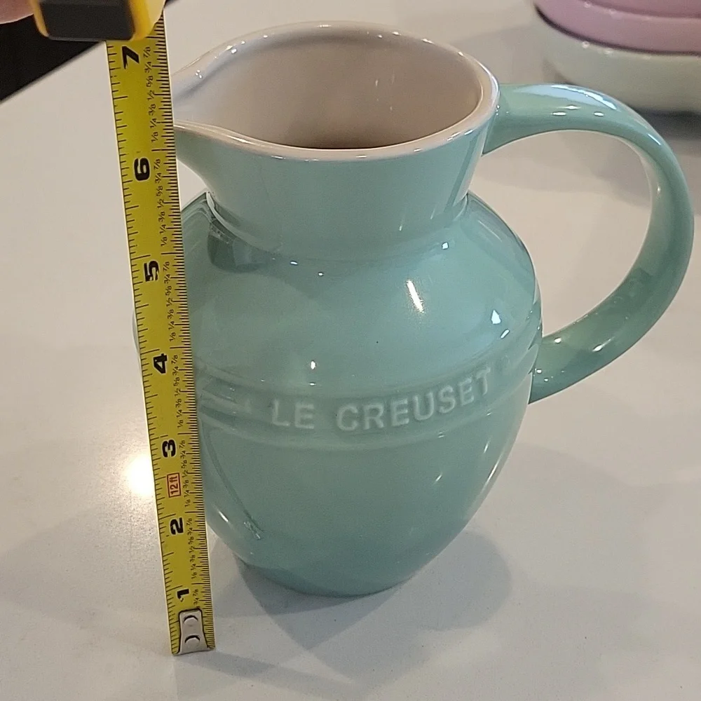 Like New Le Creuset Cool Mint Pitcher